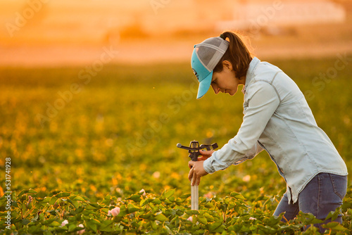 Valokuva Farmer woman fixing irrigation system