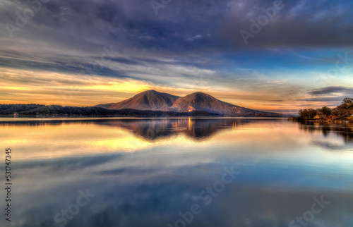 Fototapeta Naklejka Na Ścianę i Meble -  sunrise over the lake