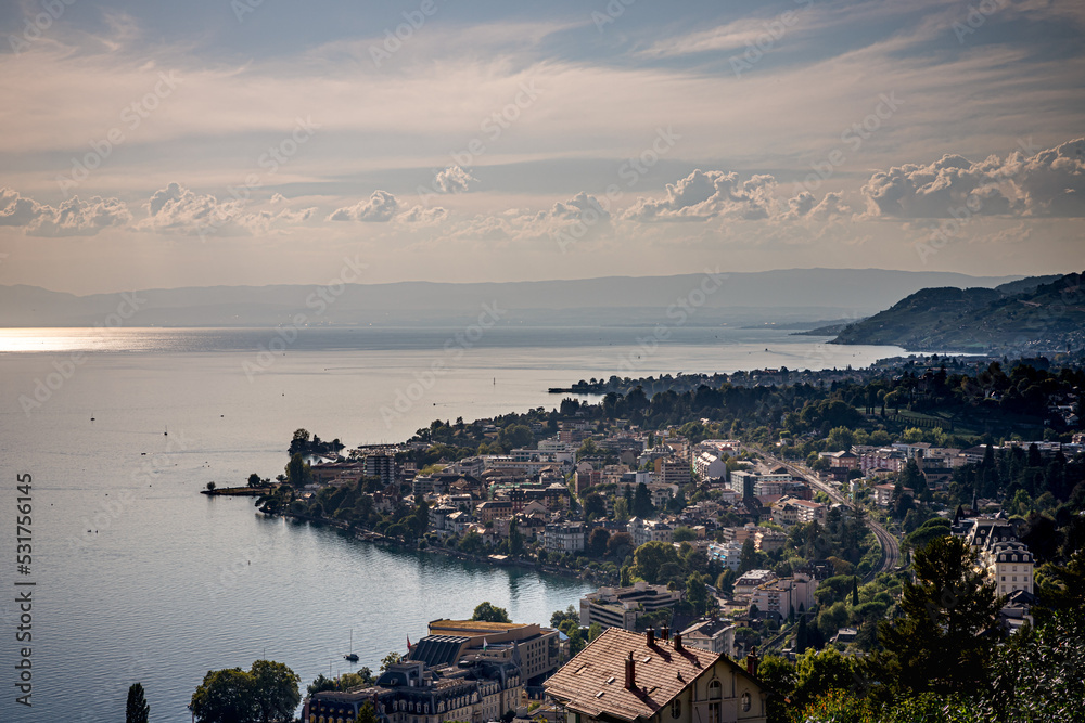 Vue sur Montreux depuis le Château de Chillon au bord du Lac Léman en Suisse