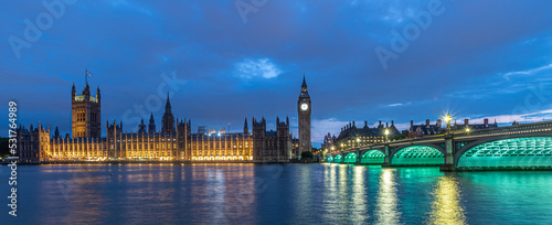 Panorama Westminsterpalast und Westminster Bridge in London zur Blauen Stunde