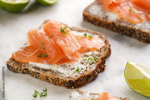 Εκτύπωση καμβά Wholewheat bread sandwiches with cream cheese and smoked salmon on marble board