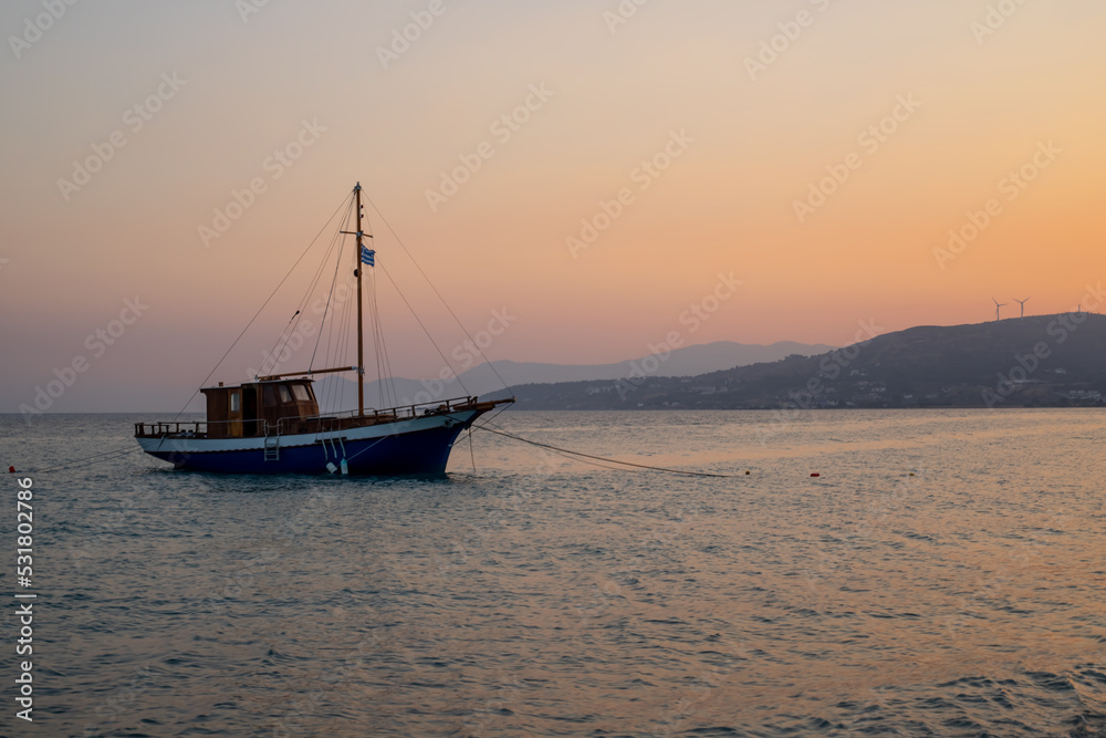 Naklejka premium 1.the ship sailed to shore