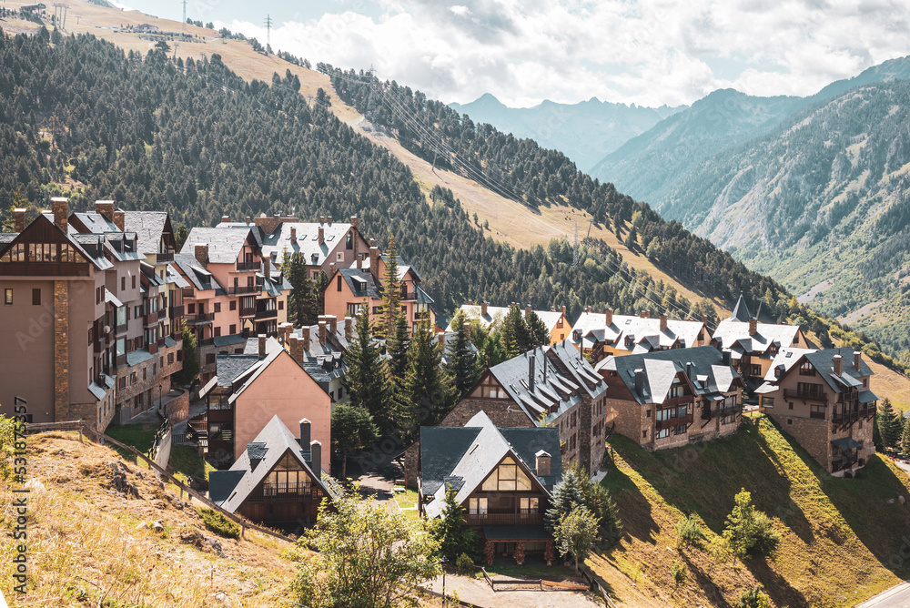 © ADDICTIVE STOCK - Scenic mountainous valley with small village under cloudy blue sky © ADDICTIVE STOCK - Scenic mountainous valley with small village under cloudy blue sky