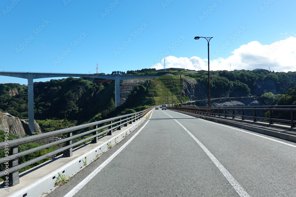 震災復旧工事が完成した新阿蘇大橋（熊本県）