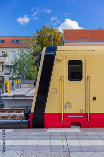 Neue S-Bahn Berlin, neue Baureihe 483/484 Berliner Ringbahn Stadtbahn, Nahverkehr liniennetz linienverkehr, Bahnhof Bahnsteig Station Baumschulenweg Zugdesign Neue Züge Zugeinheit Triebwagen Triebkopf photo