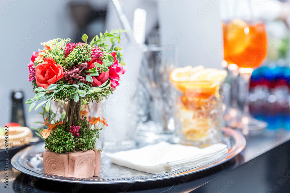 A romantic bouquet of flowers on the bar with drinks in glasses. Leisure and holidays. A romantic bouquet of flowers on the bar with drinks in glasses. Leisure and holidays.