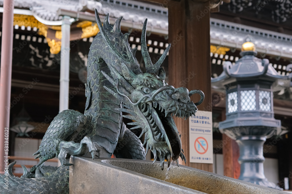 京都市下京区 東本願寺 手水屋形の龍神