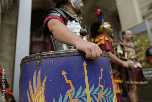 Fotografía Roman soldiers and generals during a historic reenactment event.