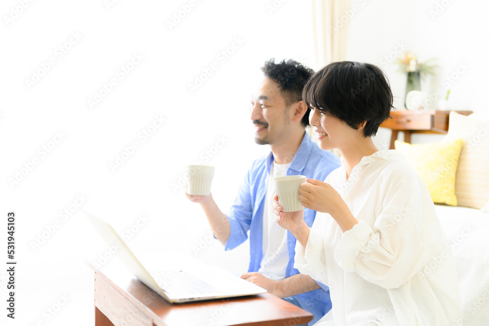 A couple relaxing in the backlight watching TV, etc. A couple relaxing in the backlight watching TV, etc.