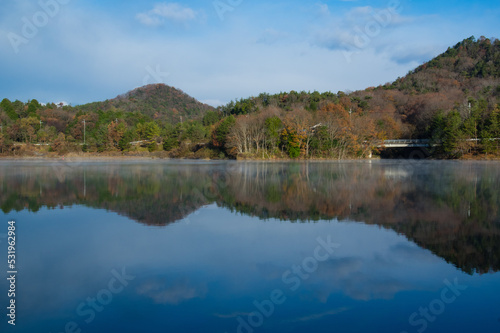 Obraz na płótnie 千丈寺湖(兵庫県)の夜明け w salonie