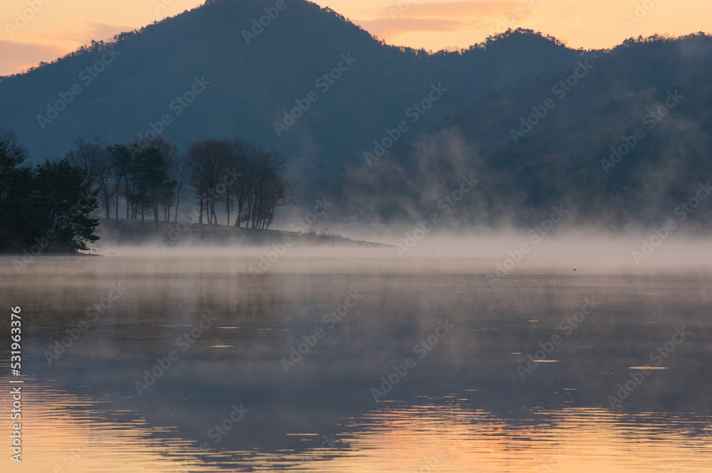 千丈寺湖(兵庫県)の夜明け