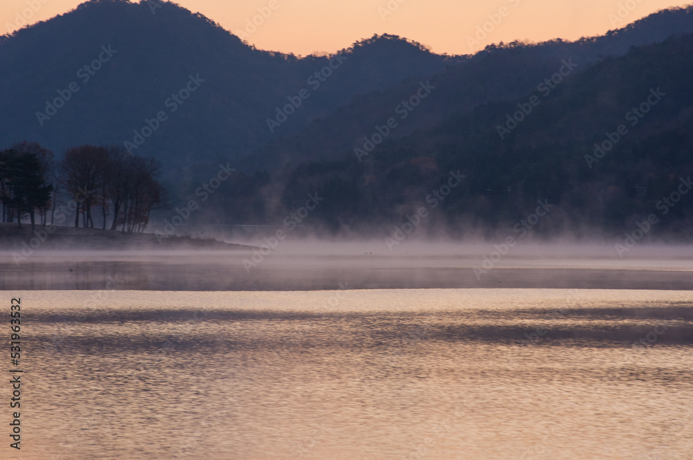 千丈寺湖（兵庫県）の夜明け