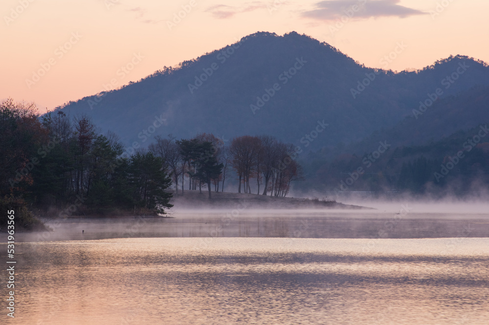 千丈寺湖(兵庫県)の夜明け