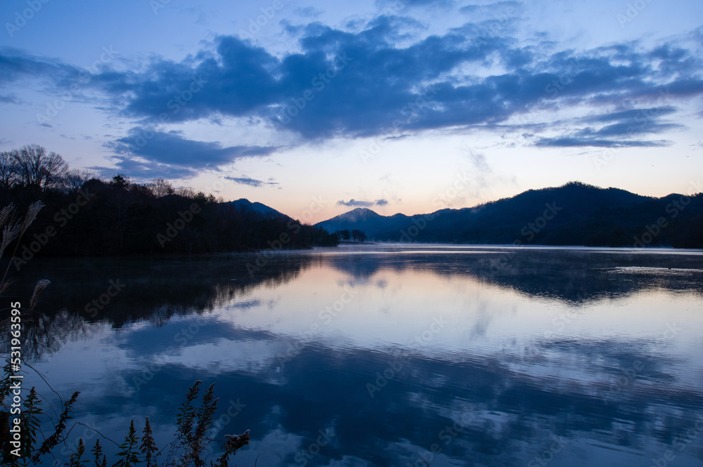 千丈寺湖(兵庫県)の夜明け