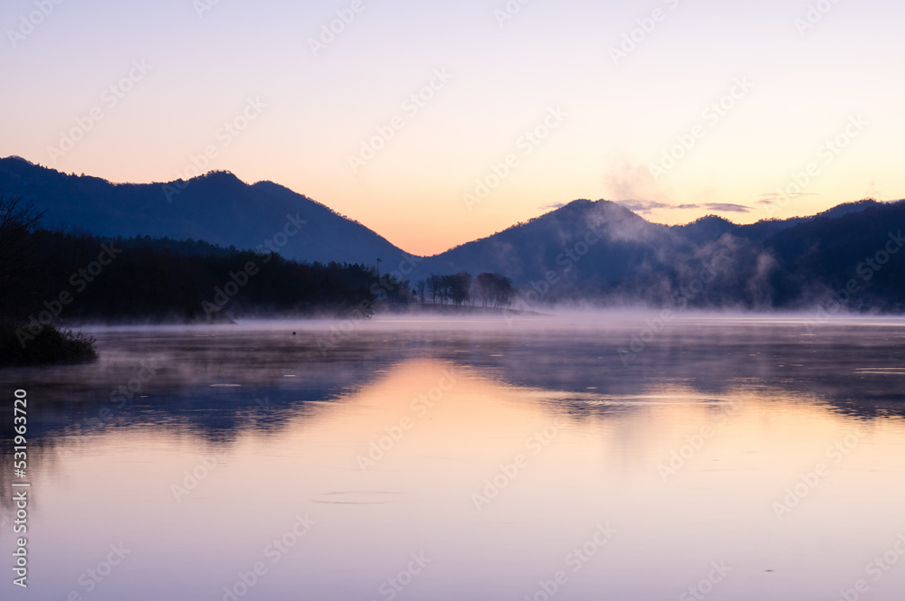 千丈寺湖(兵庫県)の夜明け
