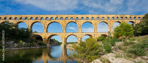 Canvas Print Famous Pont du Gard, old roman aqueduct in France