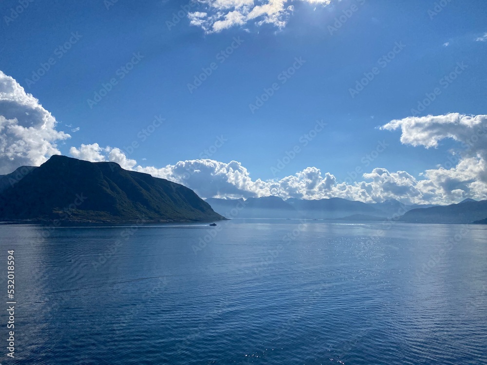 Malerische Fjordlandschaft bei Alesund