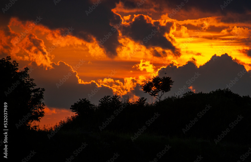 Obraz premium Gorgeous clouds, Fire in the sky