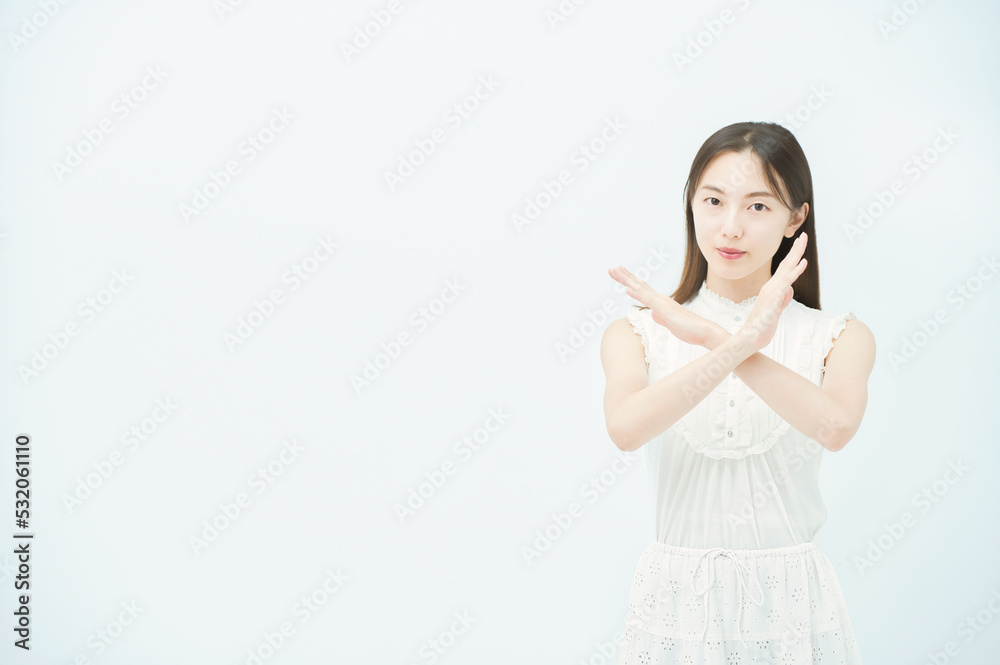 ストレスを抱えた表情をする若い女性 ストレスを抱えた表情をする若い女性