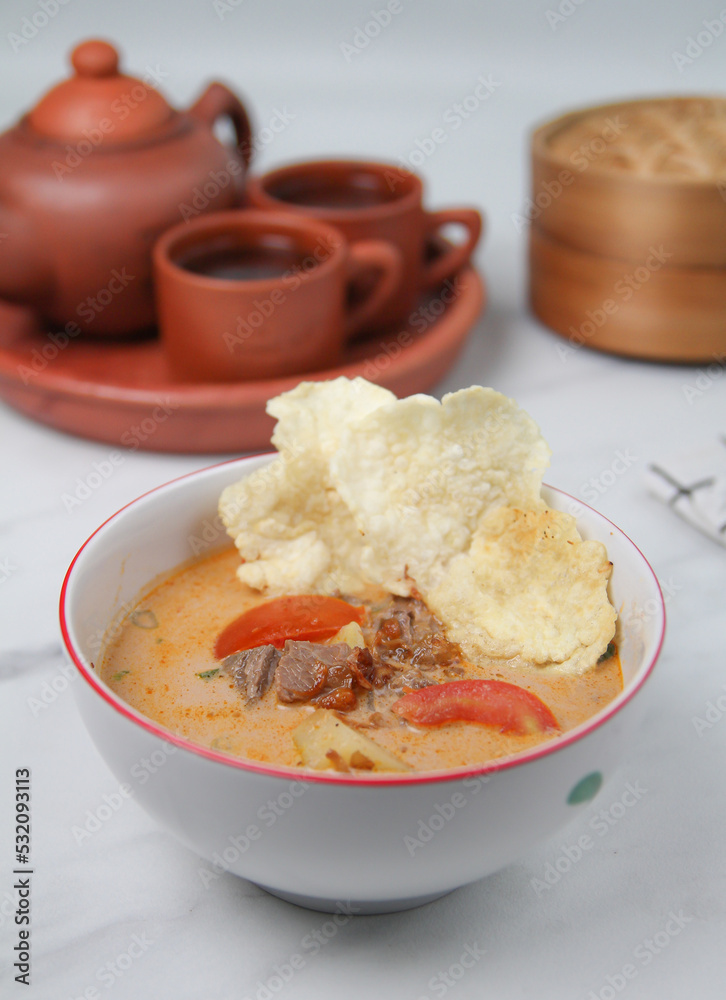 beef, lunch, meat, tomatoes, vegetable, soup, lime, meal, stew, hot, potatoes, indonesia, lifestyle, white, cracker, restaurant, spicy beef, lunch, meat, tomatoes, vegetable, soup, lime, meal, stew, hot, potatoes, indonesia, lifestyle, white, cracker, restaurant, spicy