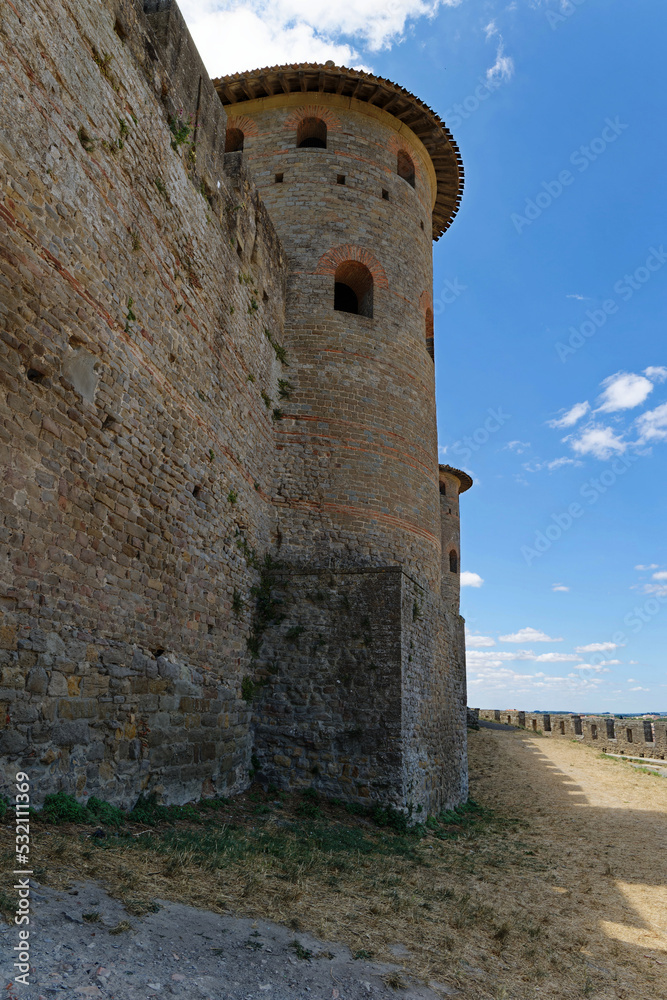 Les tours de la cité fortifiée de Carcassonne dans l'aude en Occitanie en pays Cathare