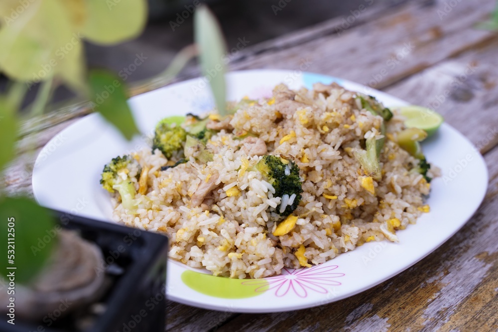 Fried rice is an easy and delicious dish. consisting of eggs Pork and broccoli and still affordable during bad economic times. Fried rice is an easy and delicious dish. consisting of eggs Pork and broccoli and still affordable during bad economic times.