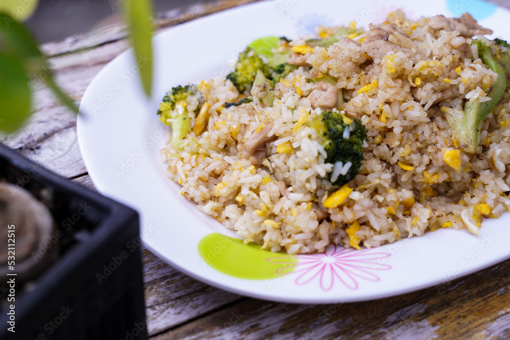 Fried rice is an easy and delicious dish. consisting of eggs Pork and broccoli and still affordable during bad economic times. Fried rice is an easy and delicious dish. consisting of eggs Pork and broccoli and still affordable during bad economic times.
