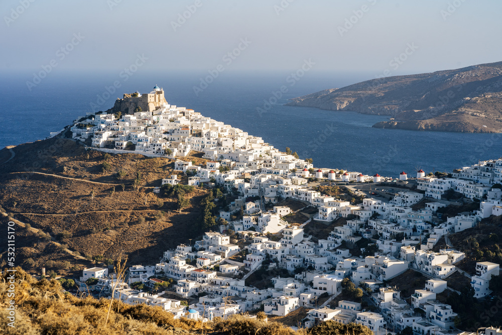 Widok na miasto w Grecji na wyspie Astypalea - obrazy, fototapety, plakaty 