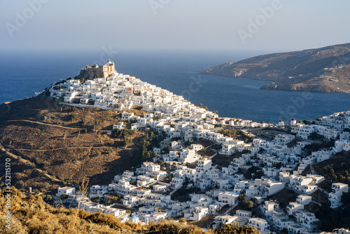 Widok na miasto w Grecji na wyspie Astypalea