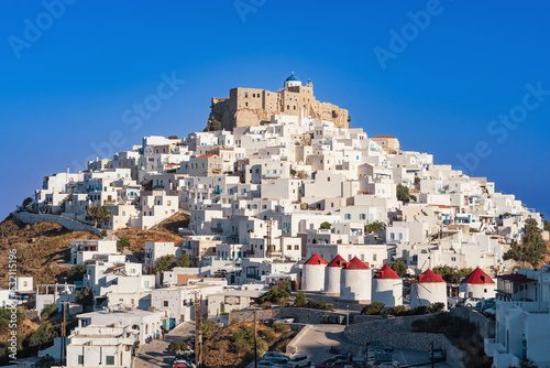 Widok na miasto w Grecji na wyspie Astypalea © piotrszczepanek