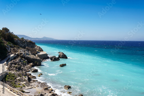Grecja, błękitne morze na wyspie Rodos
