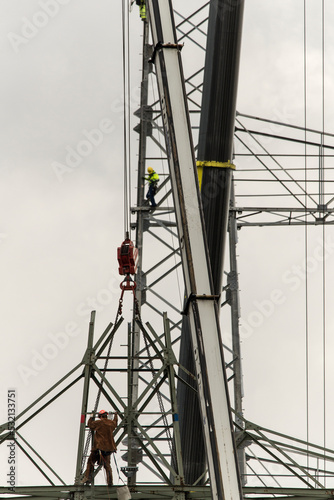 Starkstrommast aufbauen photo