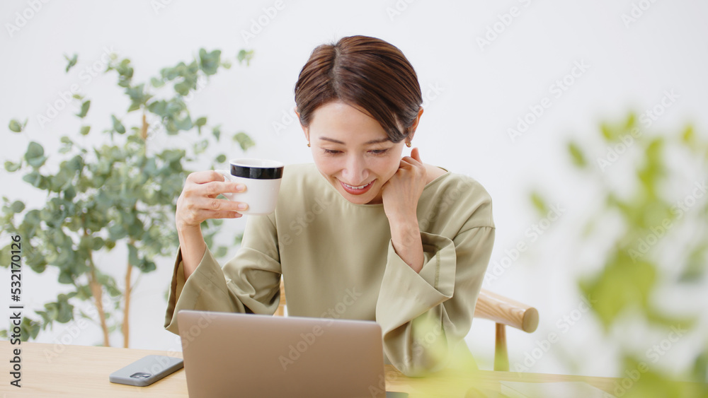 女性・カフェ 女性・カフェ