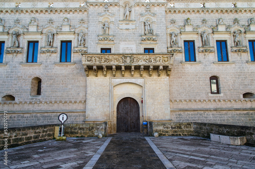 La facciata del Castello dei Monti a Corigliano d'Otranto, borgo del Salento in Puglia