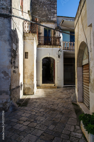 Fototapeta Naklejka Na Ścianę i Meble -  Un tipico vicolo di Corigliano d'Otranto, borgo del Salento in Puglia