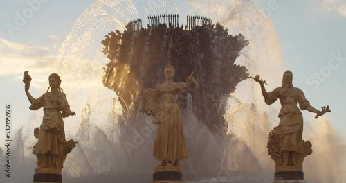 Brunnen in der  Ausstellung der Errungenschaften der Volkswirtschaft in Moskau. Russland. photo