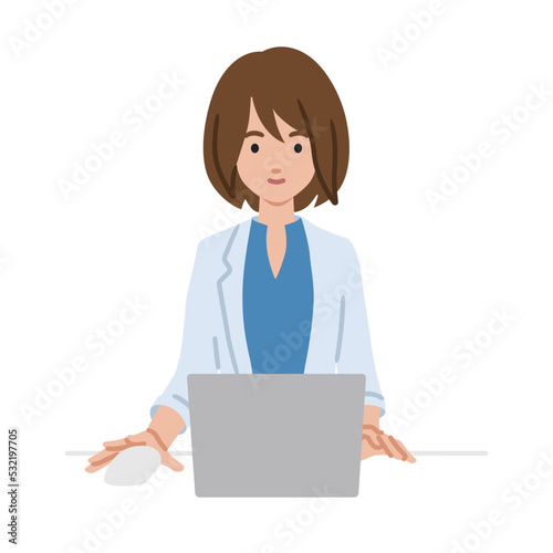 デスクで座ってPCを使っているジャケットの女性