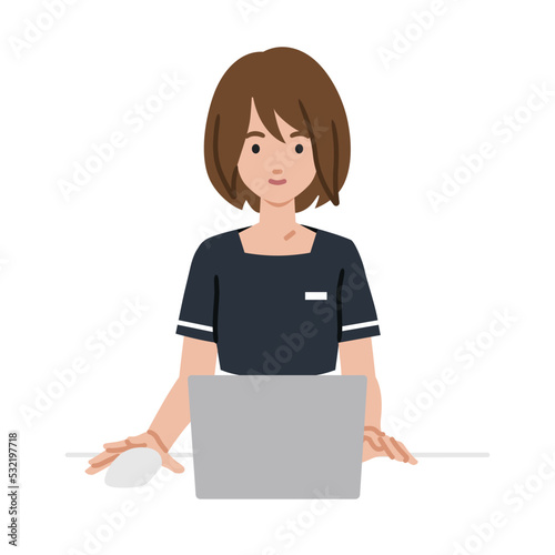 デスクで座ってPCを使っているエステ店員・受付・接客係の女性