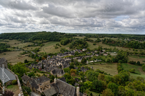 Vue plongeante sur le village de Turenne