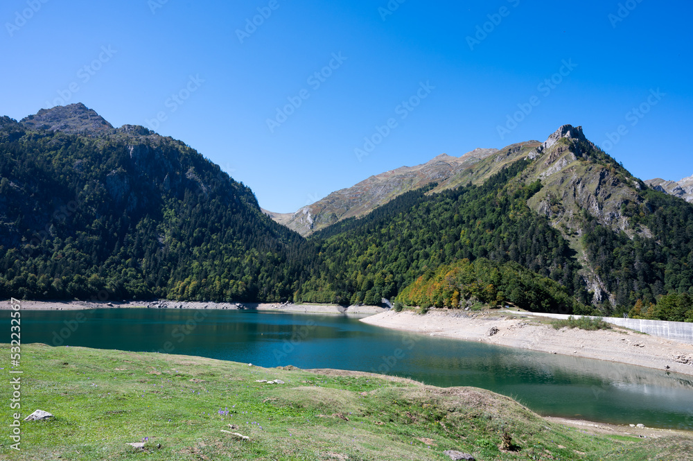 Lac de bious artigues dans les Pyrénées