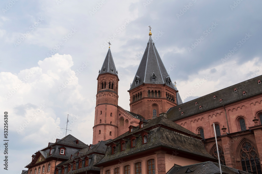 Fototapeta premium sight of Mainz Cathedral in city of Mainz