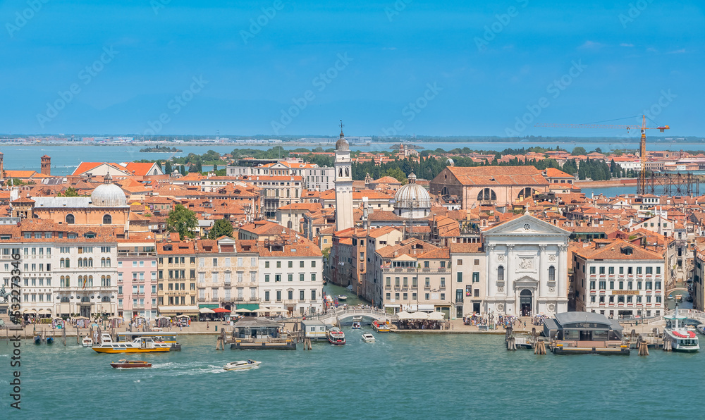 Vue de Venise depuis l'église de San Giorgio Maggiore.	