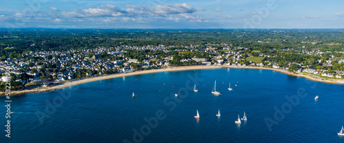 Foto Aerial view of Bénodet, a seaside resort town in Finistère, France - Sandy beach