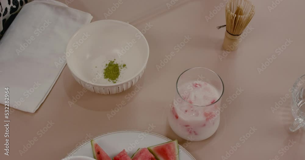 Preparation of matcha green tea Preparation of matcha green tea