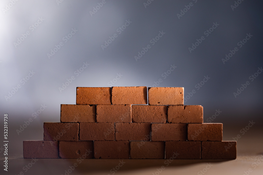 Obraz premium Pyramid built in half