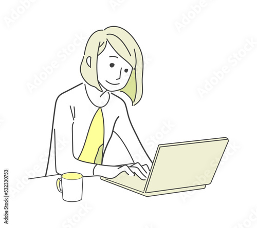 リラックスしてパソコン作業する女性 マグカップ 休憩