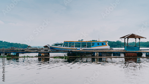 Photo of boat on the lake on a sunny afternoon. © Hans