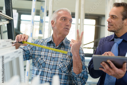 Принти на полотні he is showing window measurements