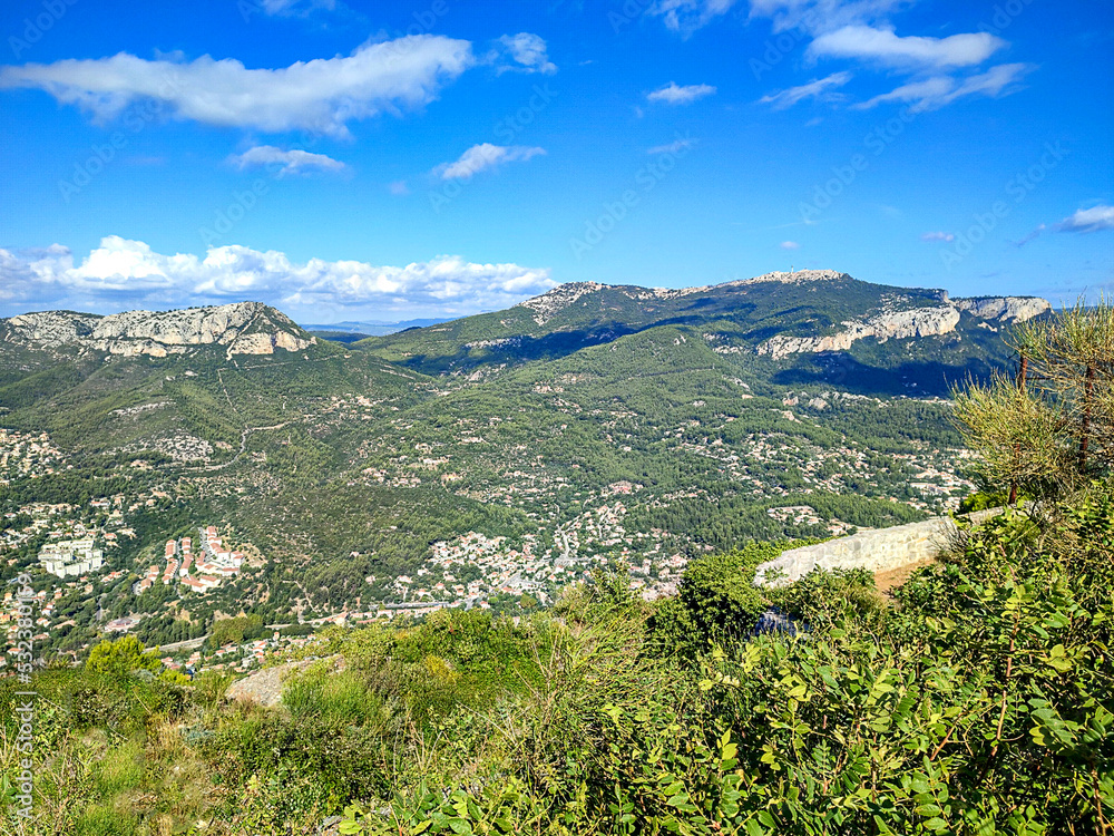 Panorama sur Toulon dans le Var et la Côte d'Azur depuis le Mont faron Panorama sur Toulon dans le Var et la Côte d'Azur depuis le Mont faron
