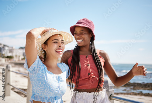 Happy women, friends and summer relax at promenade sea, beach and ocean for fresh air, freedom and fun in Miami Florida. Smile, travel and vacation young people excited for sunshine holiday together © Siphosethu F/peopleimages.com